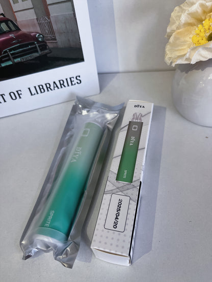 【DIYA叮啞7500口拋棄式】新款叮啞可充電霧化桿-叮啞7500口puffs油倉加長版電子煙-30/50mg-VAKA糖果雲煙館